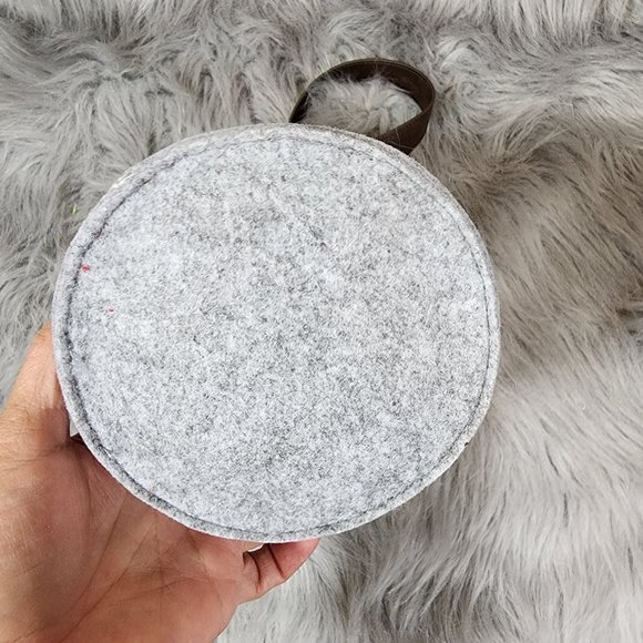 Thirty One monogram M felt wine and gift cylinder bag with faux leather strap - Picture 7 of 7